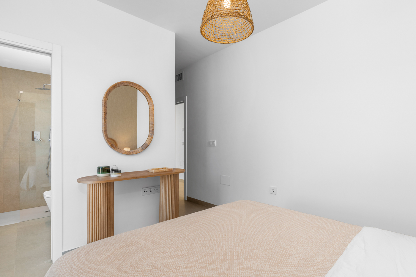2 Bedroom, 2 Bathroom n-a in {