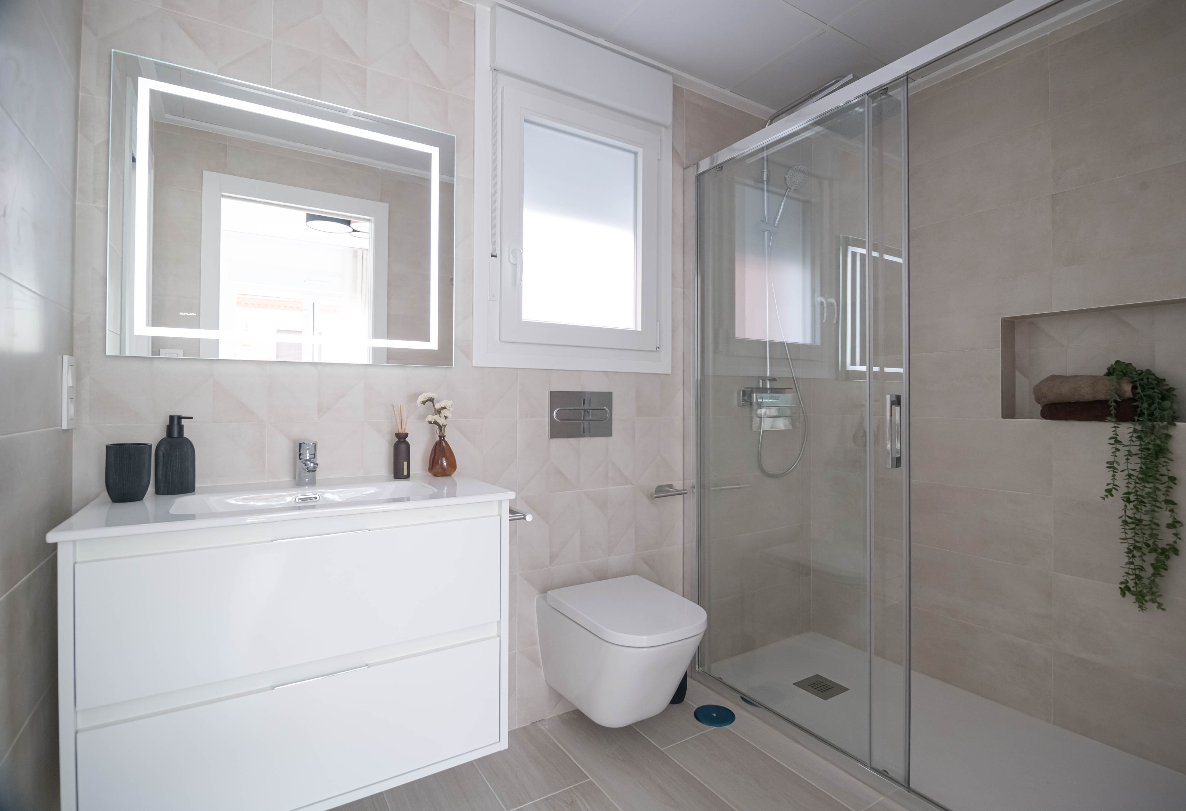 3 Bedroom, 2 Bathroom Villa in {