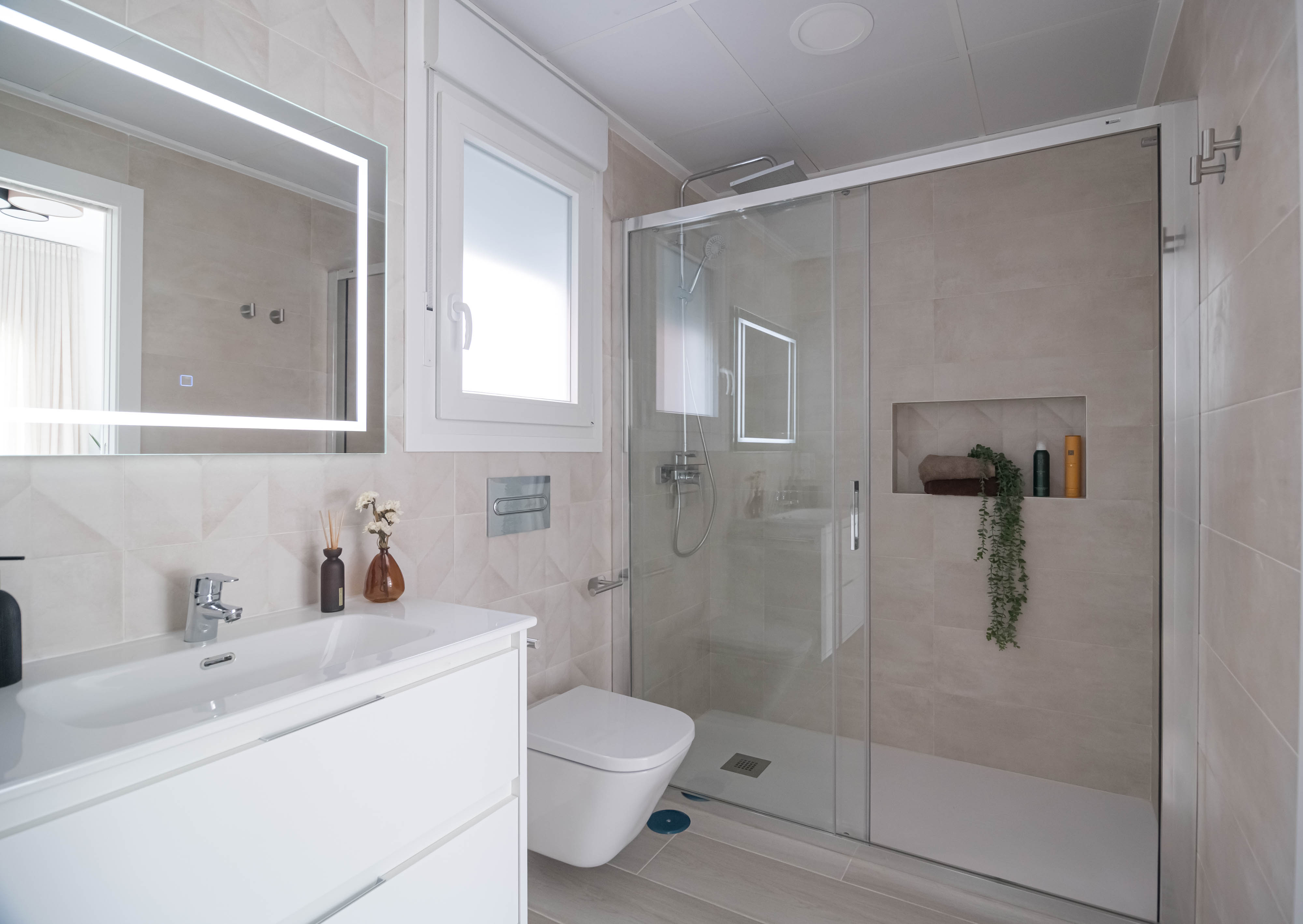 3 Bedroom, 2 Bathroom Villa in {