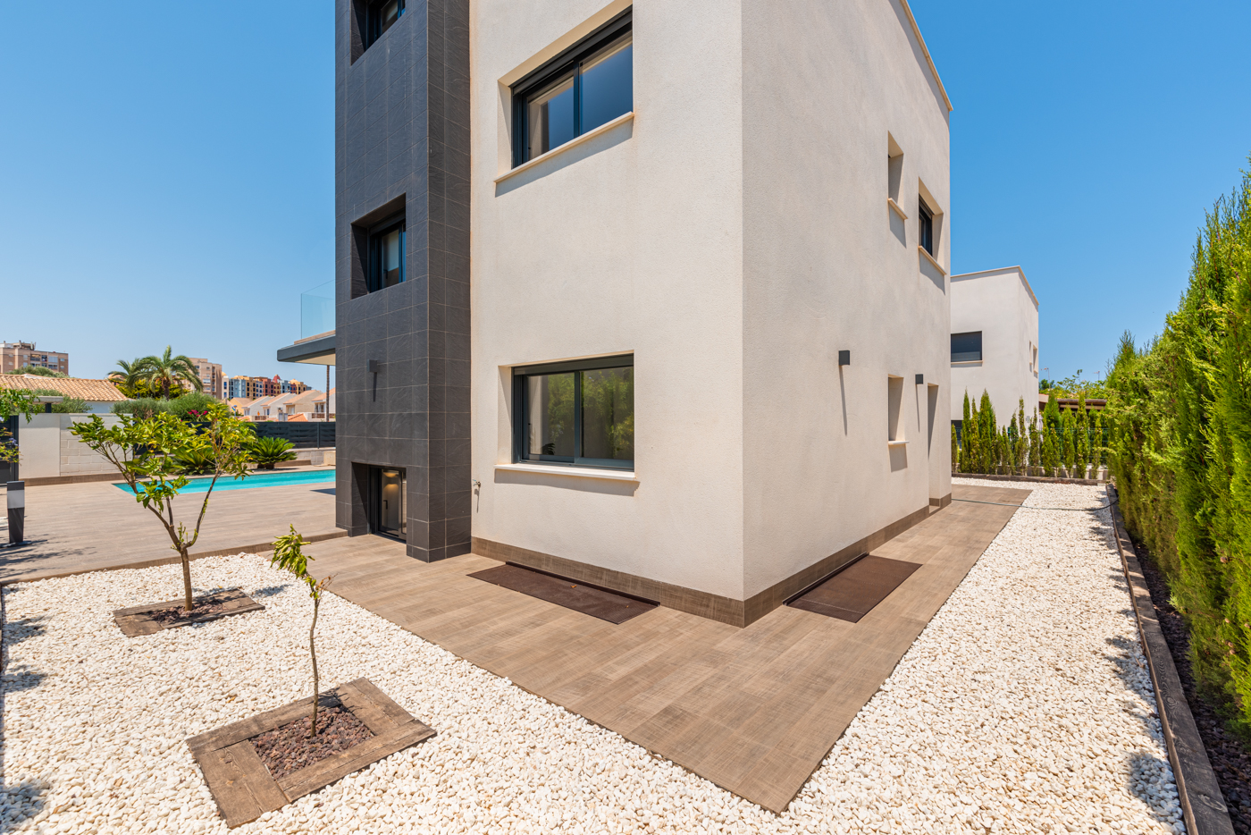 4 Bedroom, 3 Bathroom Villa in {