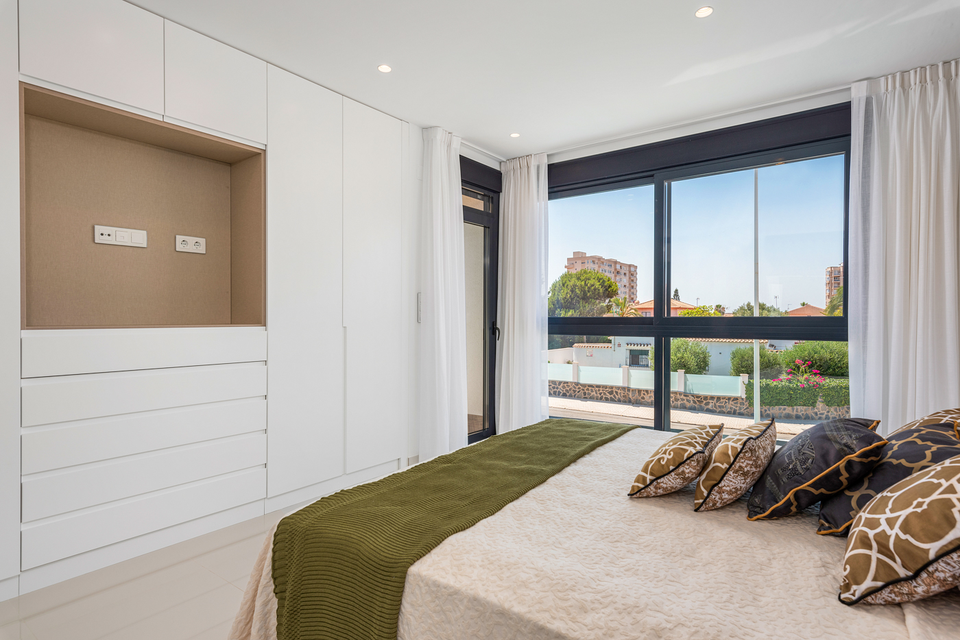 4 Bedroom, 3 Bathroom Villa in {