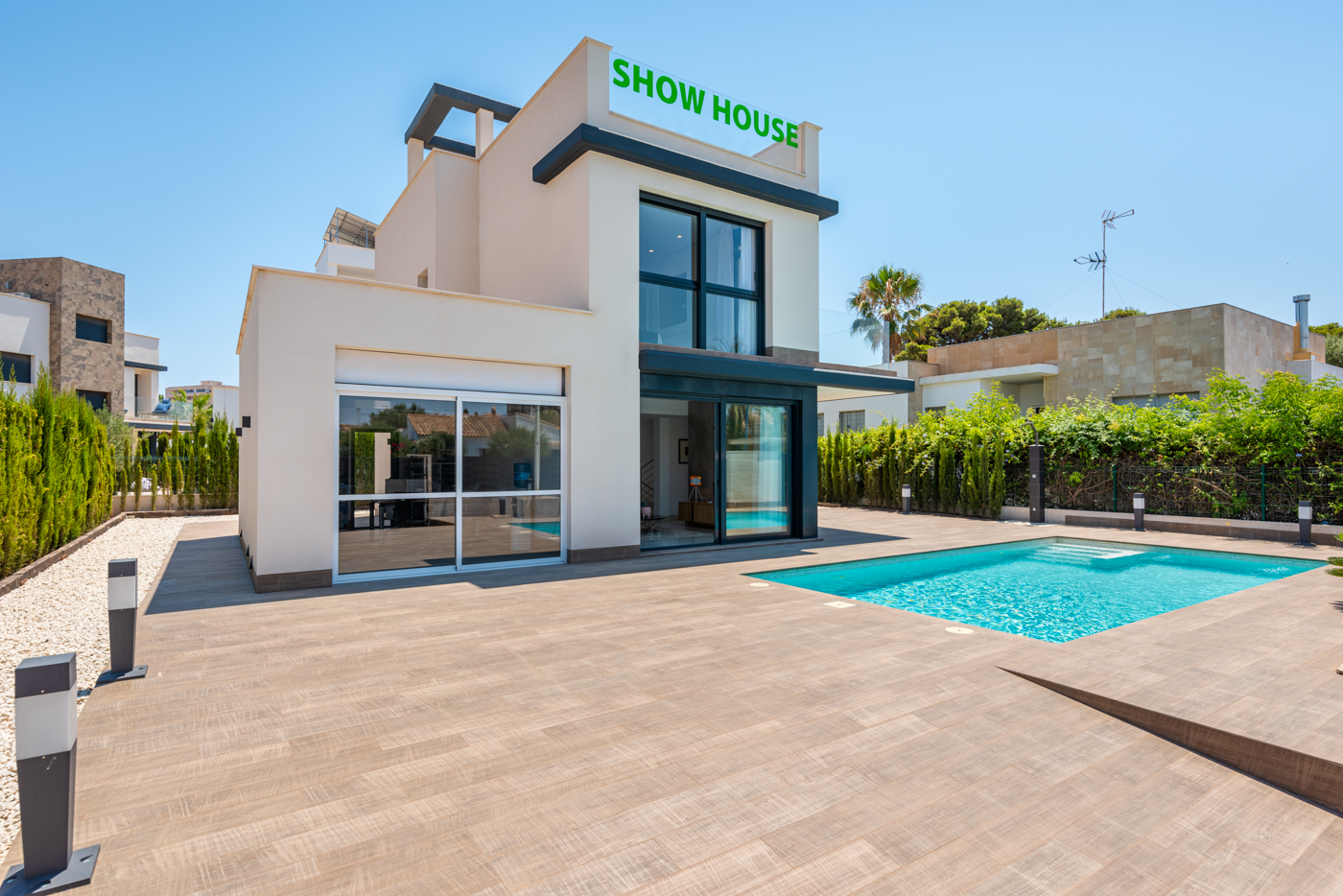 4 Bedroom, 3 Bathroom Villa in {