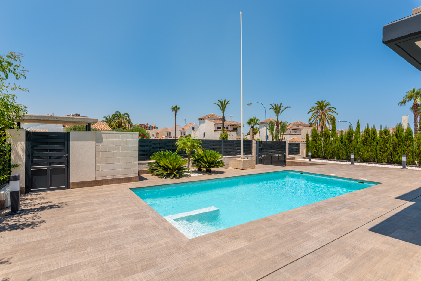 4 Bedroom, 3 Bathroom Villa in {