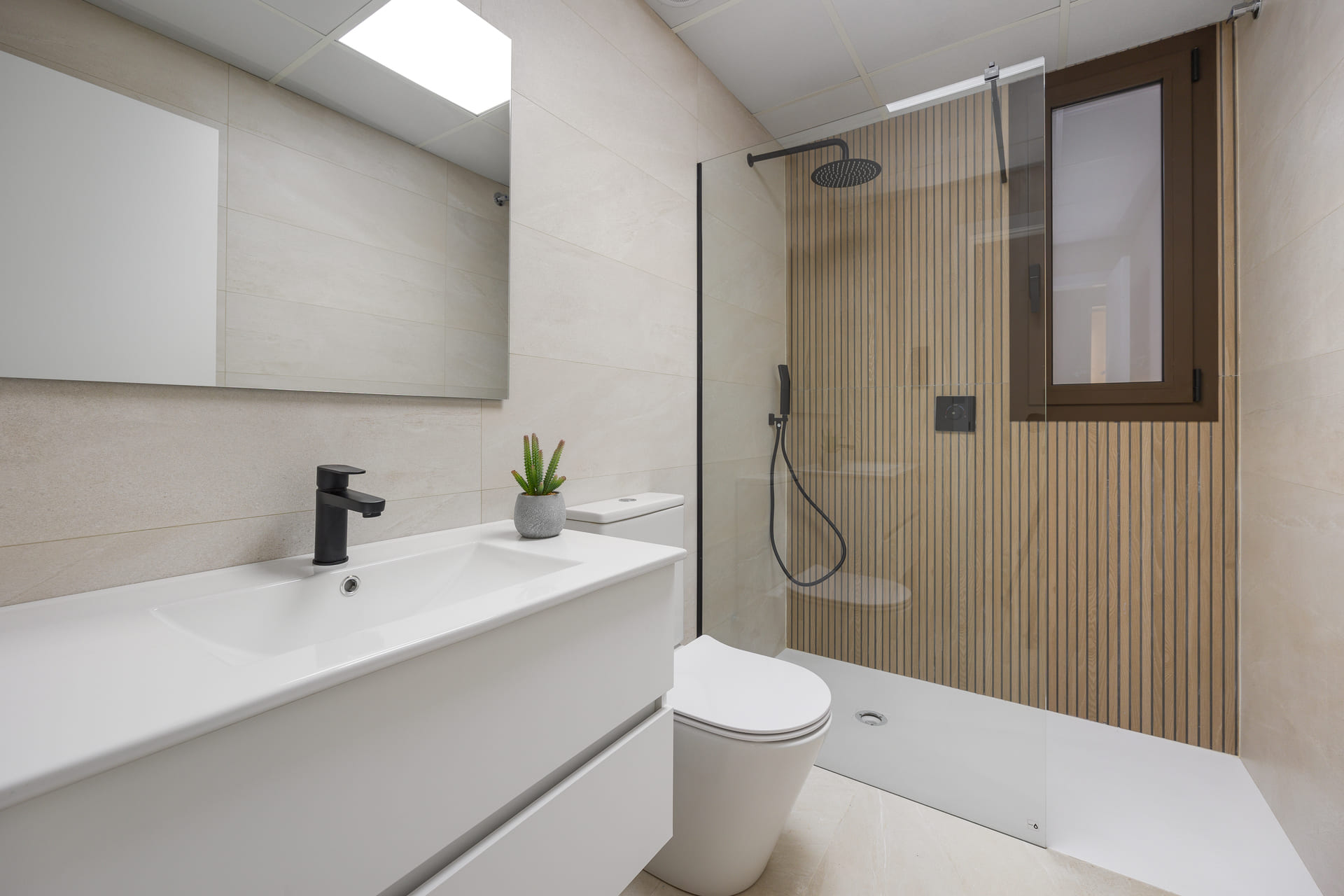 3 Bedroom, 2 Bathroom Apartment in {