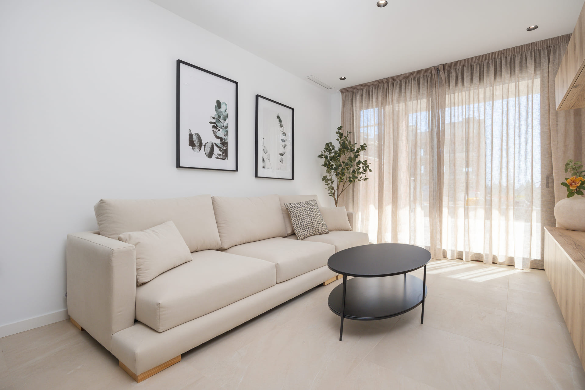3 Bedroom, 2 Bathroom Apartment in {