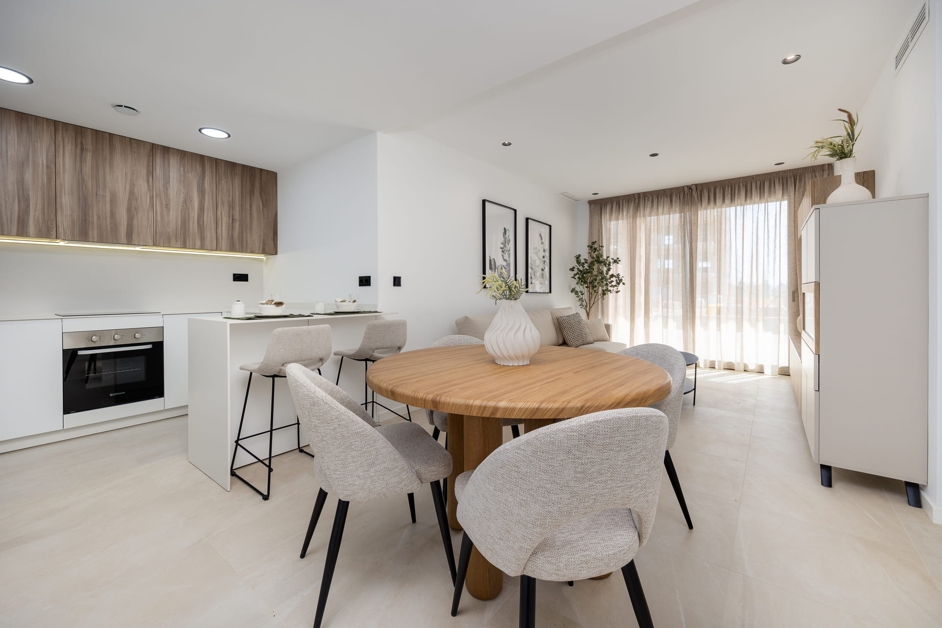 3 Bedroom, 2 Bathroom Apartment in {
