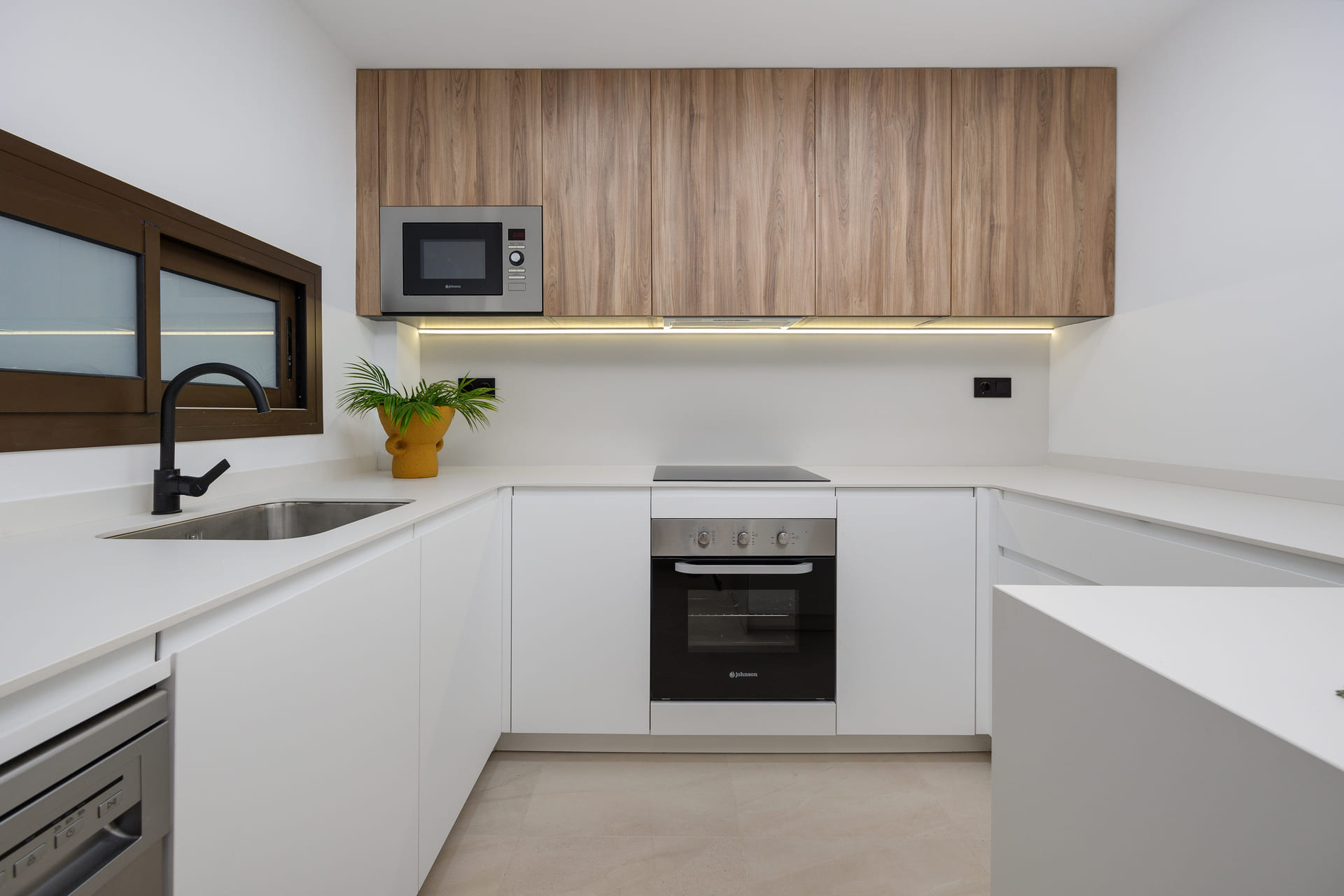 3 Bedroom, 2 Bathroom Apartment in {
