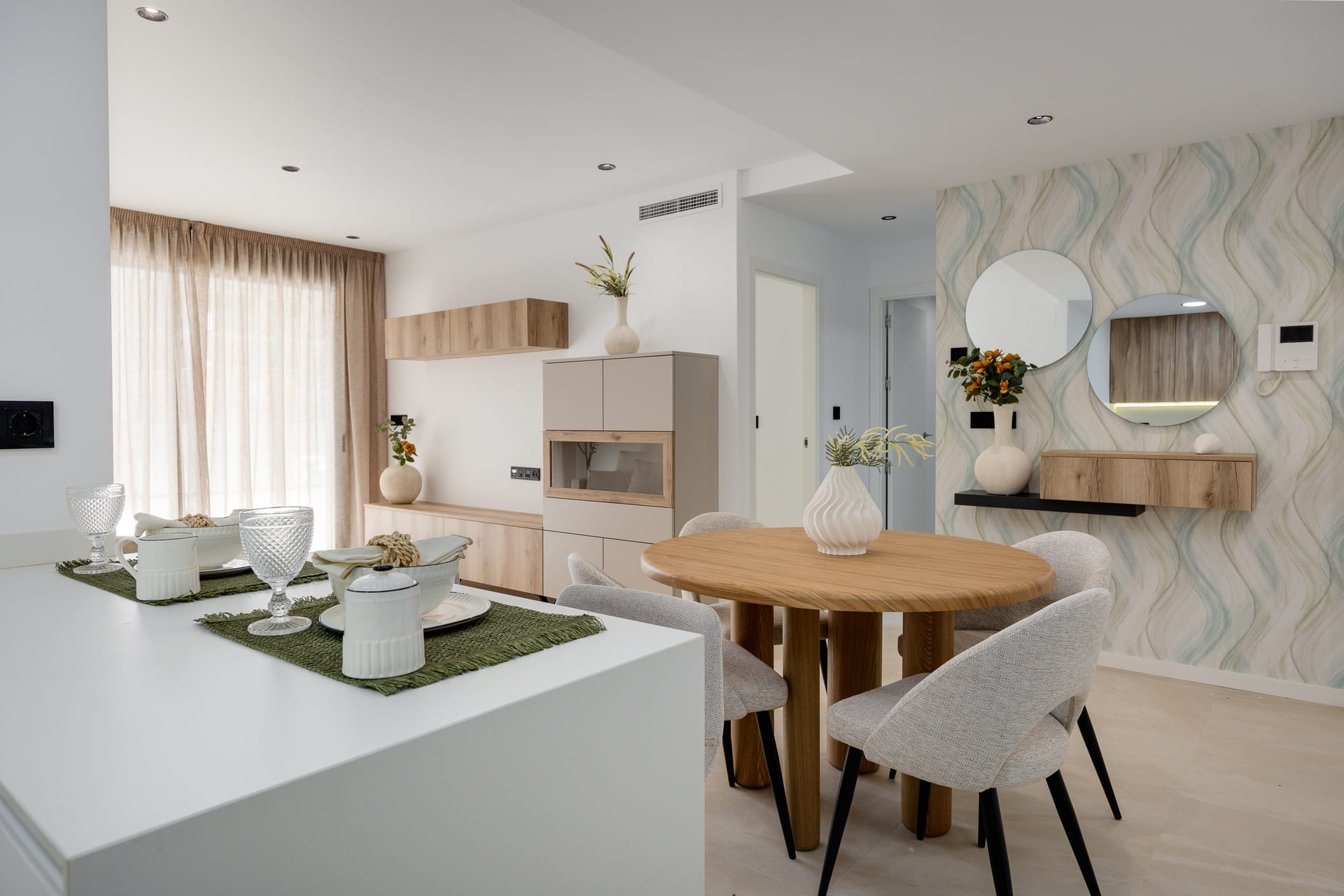 3 Bedroom, 2 Bathroom Apartment in {