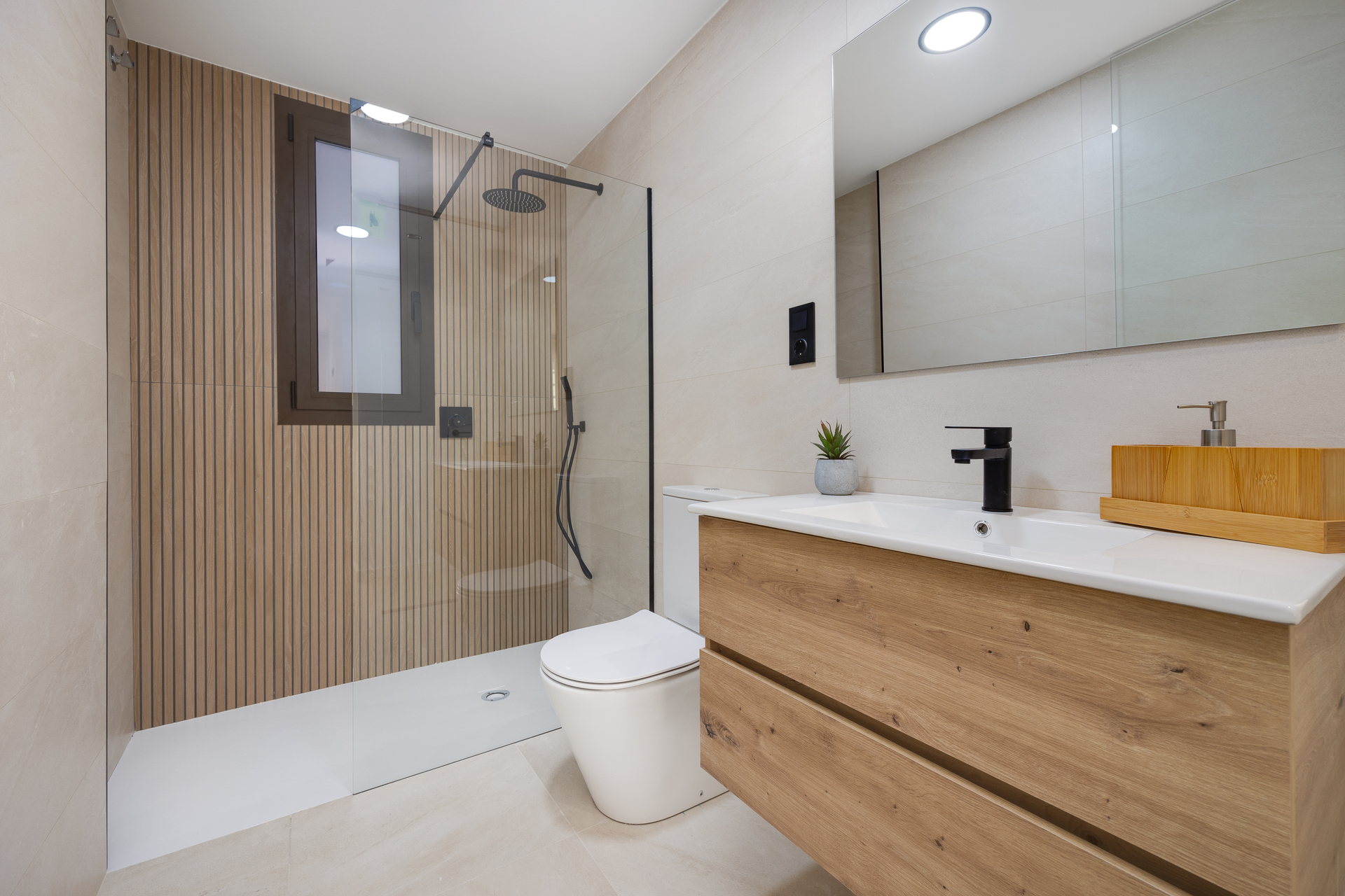 3 Bedroom, 2 Bathroom Apartment in {