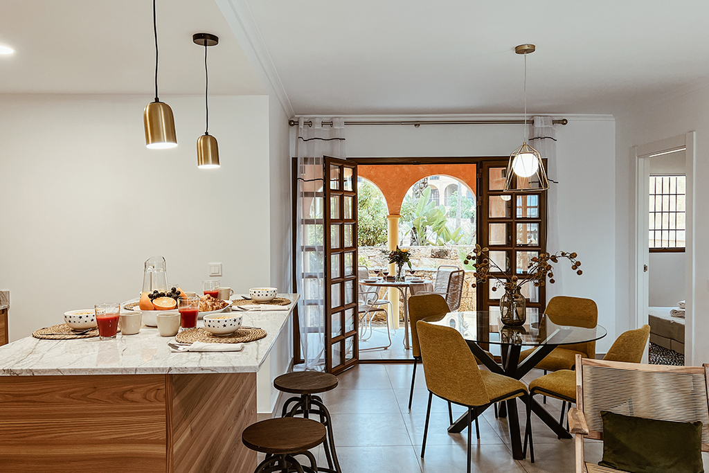 2 Bedroom, 2 Bathroom Apartment in {