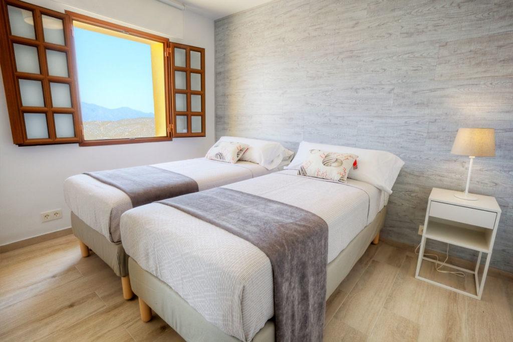 2 Bedroom, 2 Bathroom Apartment in {