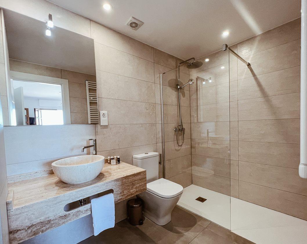 2 Bedroom, 2 Bathroom Apartment in {