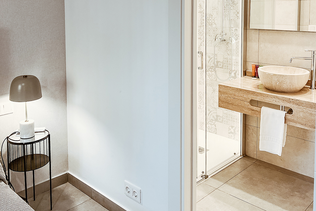 2 Bedroom, 2 Bathroom Apartment in {