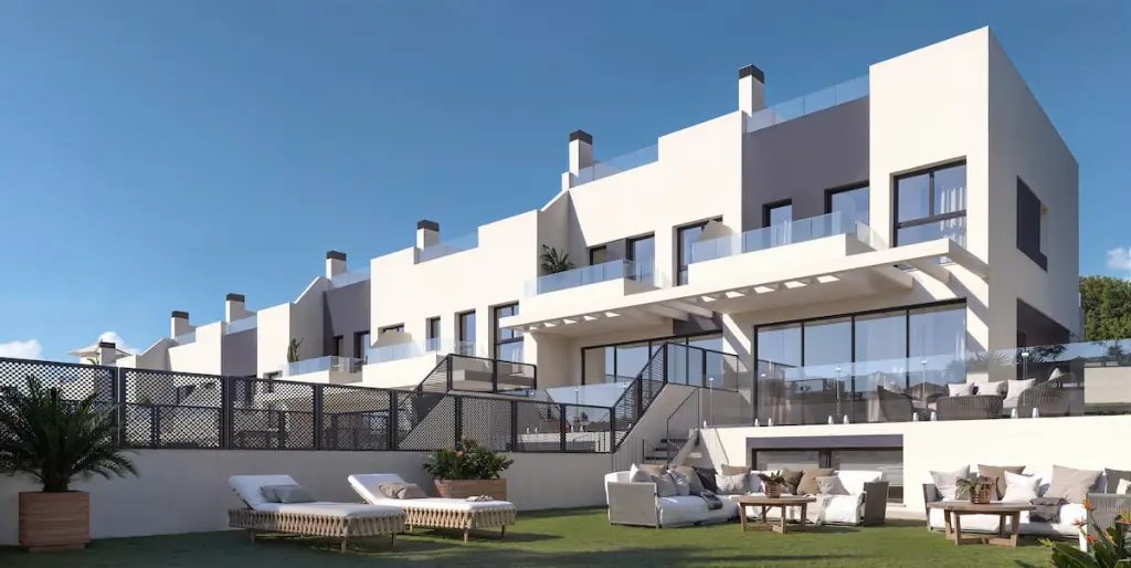 Townhouses in Fuengirola: Comfort and Style