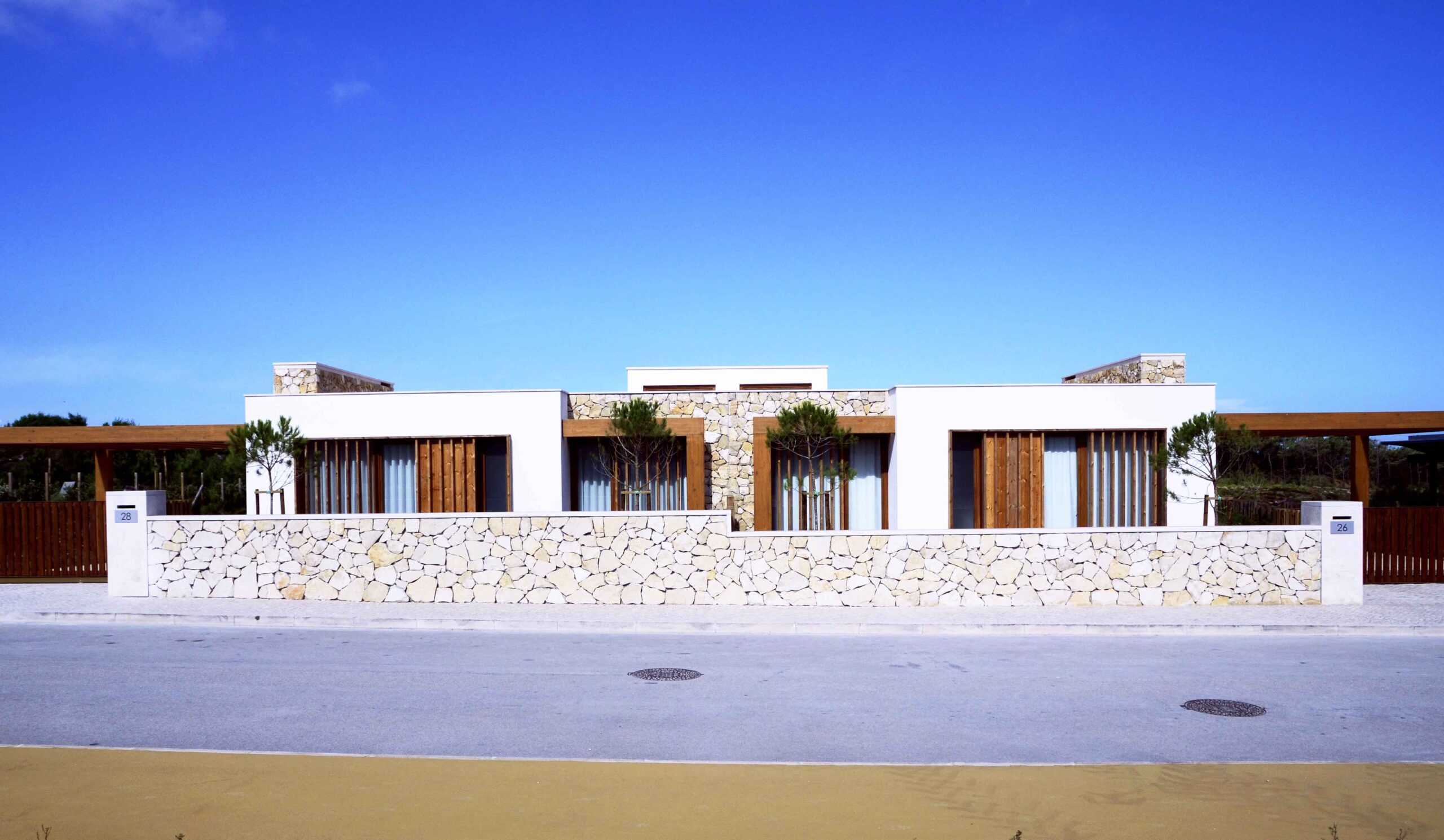 Semi-Detached Homes in Nadadouro with Sea Views