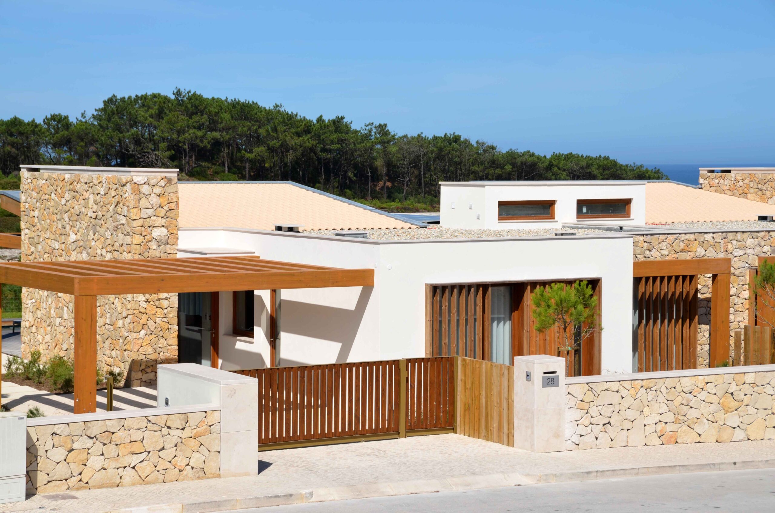 Semi-Detached Homes in Nadadouro with Sea Views