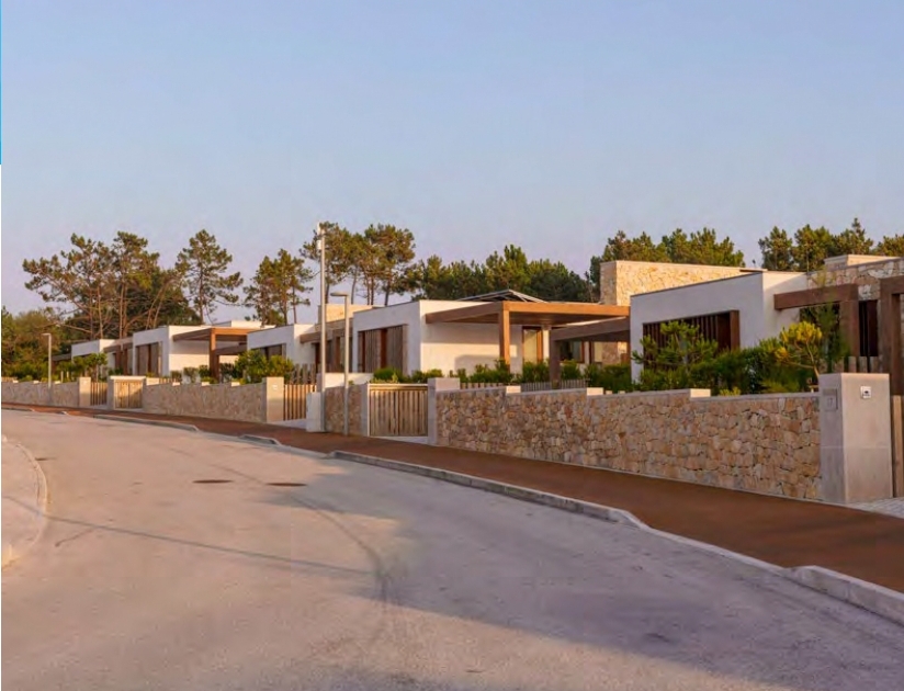 Semi-Detached Homes in Nadadouro with Sea Views
